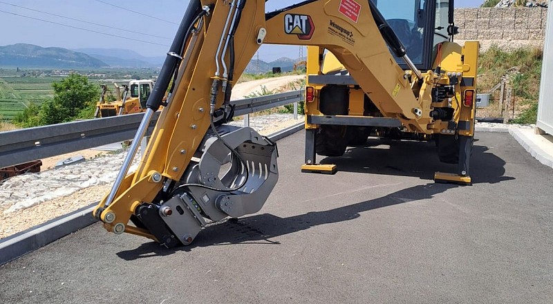 Izvršena isporuke utovarivača/kombinirke za potrebe kompostane Metković