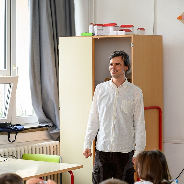 Priopćenje - Najmlađi Metkovćani razvijaju zelene navike: 
Učenje o kompostiranju u školi (6)